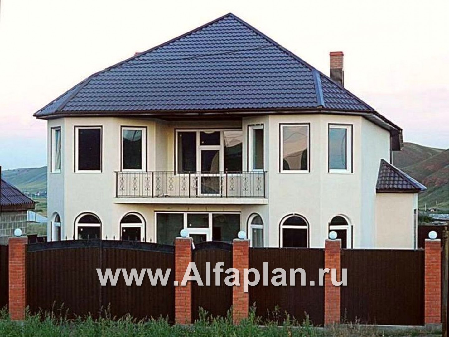 Проекты домов Альфаплан - «Рюрик» - солидный дом из газобетона для солидной семьи - дополнительное изображение №2